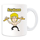 Cadeau personnalisé – Nunchaku Mug Blonde (Arts martiaux Motif Thème, Blanc) – n'importe quel nom/message sur l'arme Unique – Kung Fu Bruce Lee Jaune Cheveux