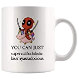 `` Deadpool mignon, vous pouvez juste des cadeaux salés supercalifuckilistes Kissmyassadocious - Tasse à café blanche impressionnante tendance vintage drôle ...