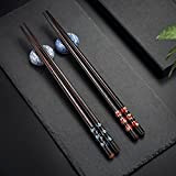 Hongyantech Lot de 2 paires de baguettes bleu/rouge + 2 baguettes en bois naturel Chopsticks dans un élégant coffret cadeau ...